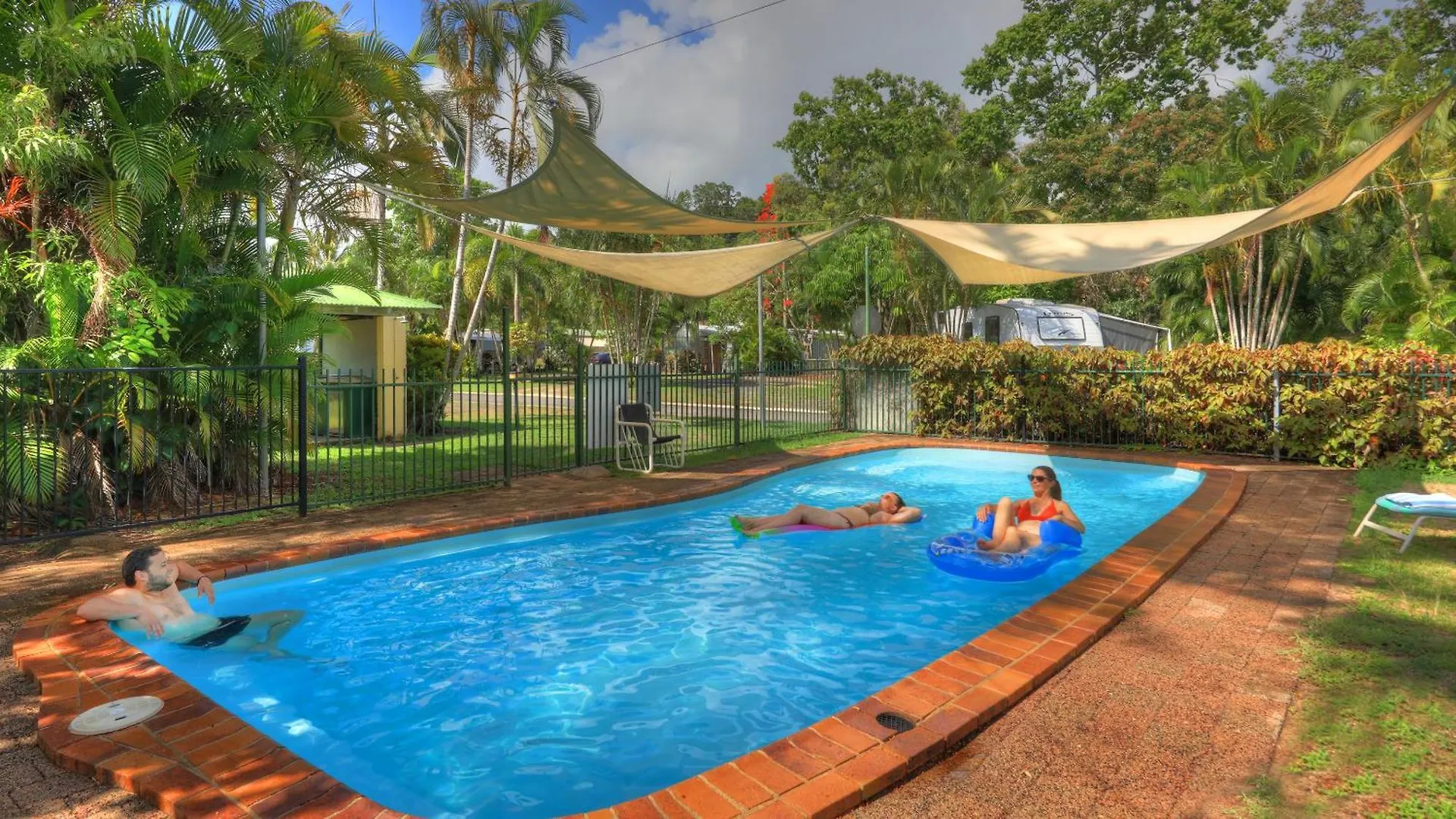 Flying Fish Point Tourist Park Hotel Innisfail Holiday park